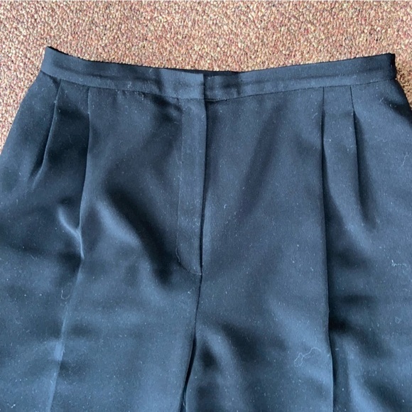 LE Suit trousers in midnight black with front pleats some elastic at the waist. - Picture 5 of 6